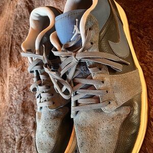 Nike Men's Gray Sneakers